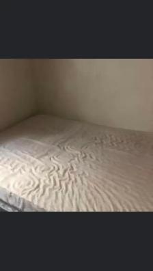 NICE CLEAN ROOM FOR RENT - Photo 5