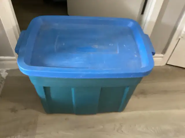 RUBBER MAID BINS FOR SALE 289-775-2457