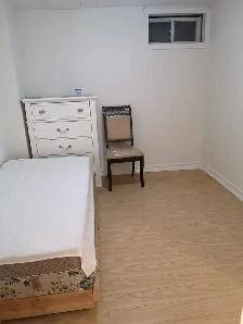 Room with Private Bathroom near Erindale GO Station