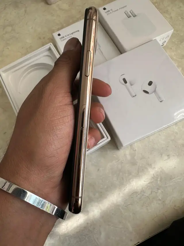 iPhone 11 pro 256GB AirPods/Charger Bundle/Delivery - Photo 4