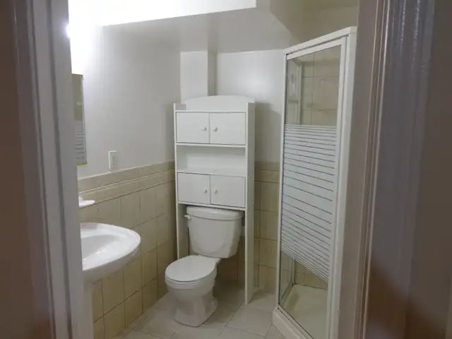 $975 - 1 room in bsmt apt, Richmond Hill, Bathurst / Elgin Mills - Photo 5