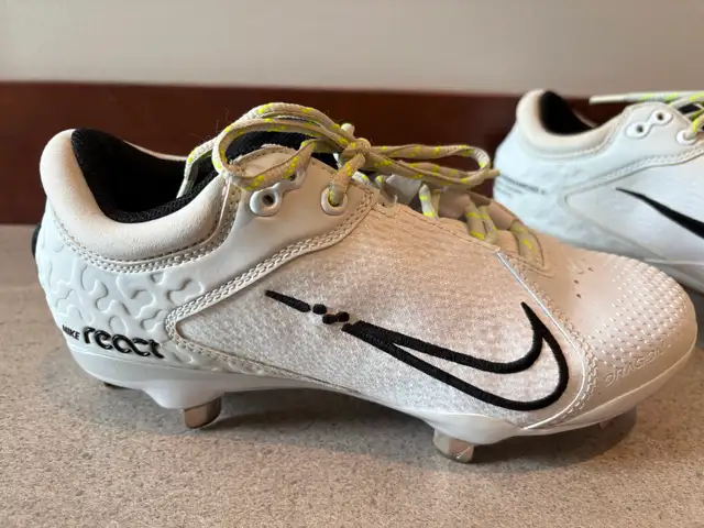 Size 6 Women's NIKE HYPERDIAMOND 4 Metal Cleats