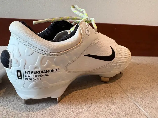 Size 6 Women's NIKE HYPERDIAMOND 4 Metal Cleats - Photo 2