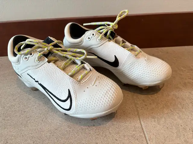 Size 6 Women's NIKE HYPERDIAMOND 4 Metal Cleats - Photo 3