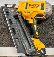 DEWALT 20V Cordless Brushless 2-Speed 30° Framing Nailer DCN692B - Photo 2