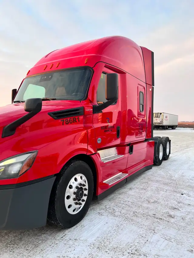 LONG HAUL TRUCK DRIVER