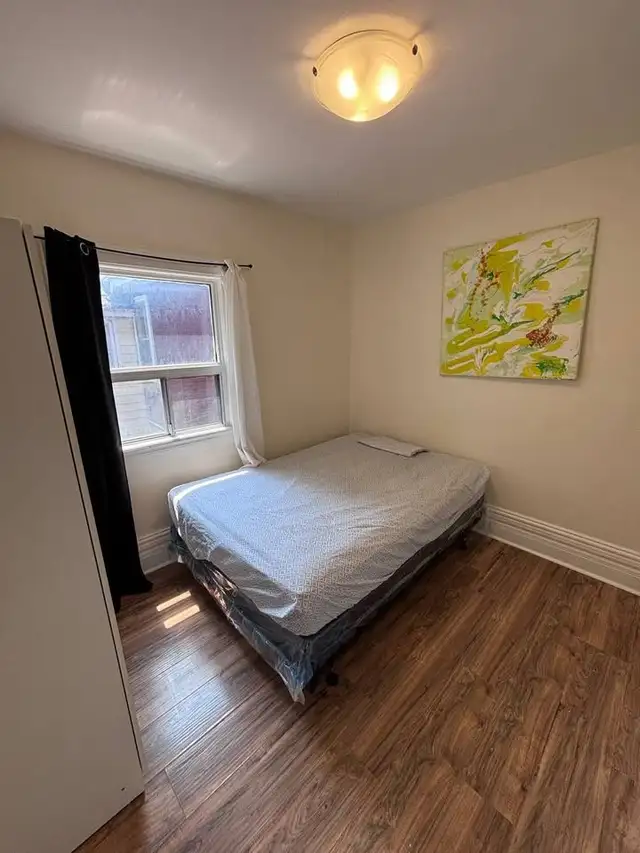 Furnished two bedroom apartment 15 minute walk from UofT and TMU - Photo 3