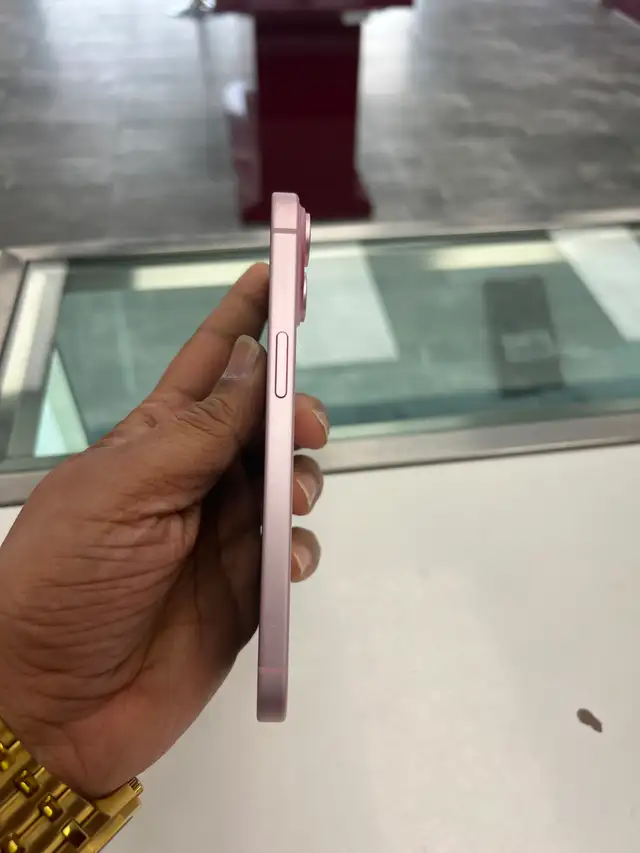 Preowned unlocked 1 Year Warranty iPhone15 128GB - Photo 4