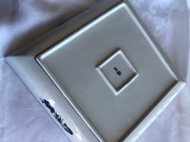 Beautiful matching Blue and White platter and  teapot - Photo 2