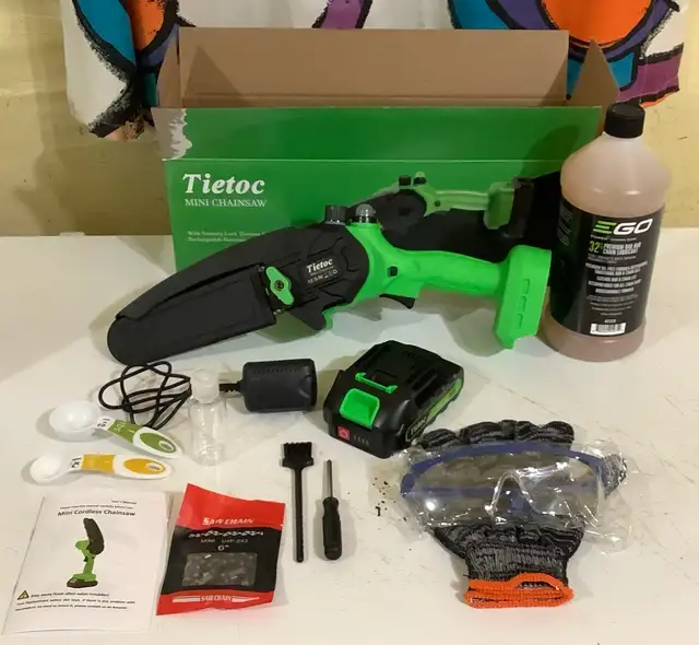 MINI CHAINSAW WITH OIL & ACCESSORIES - NEW - NEVER USED!