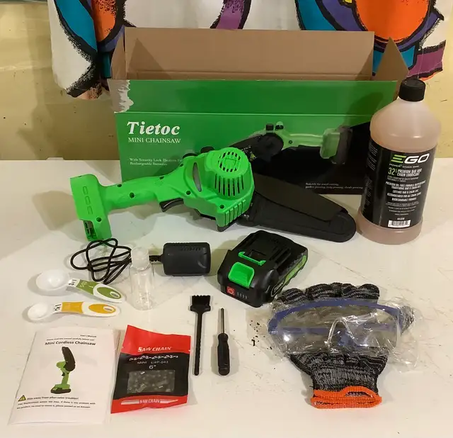 MINI CHAINSAW WITH OIL & ACCESSORIES - NEW - NEVER USED! - Photo 2