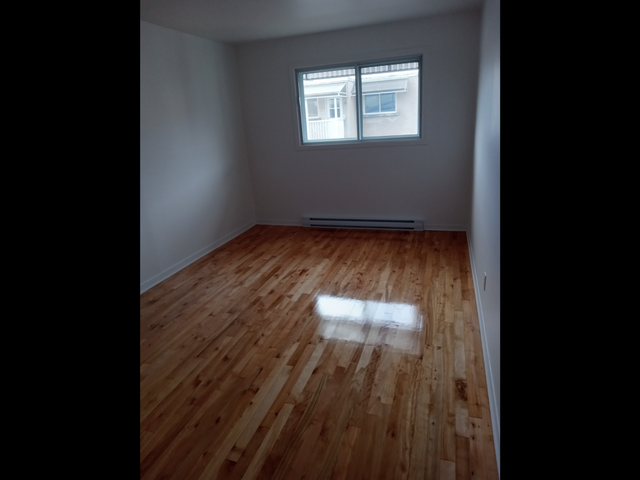 Montréal - BEAU GRAND 4 1/2 COIN HENRI BOURASSA ET PIE IX - Photo 8