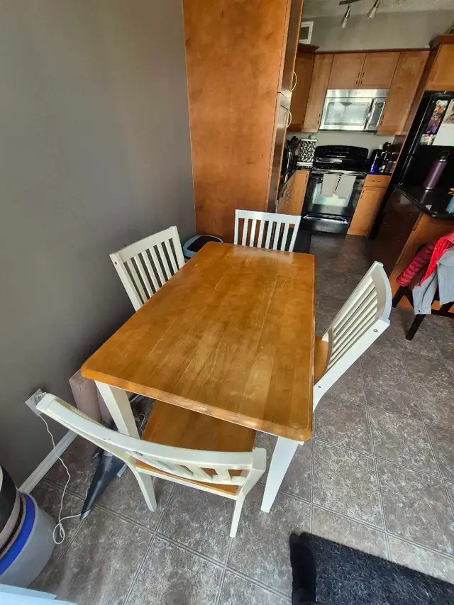 Table and 4 Chairs - Photo 2