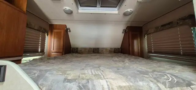 Lance Camper - Photo 3