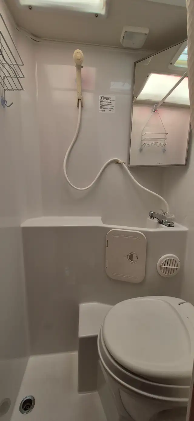 Lance Camper - Photo 8