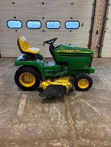 John Deere 345 Lawn Tractor