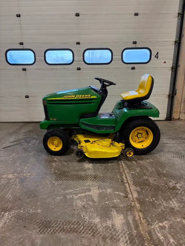 John Deere 345 Lawn Tractor - Photo 2