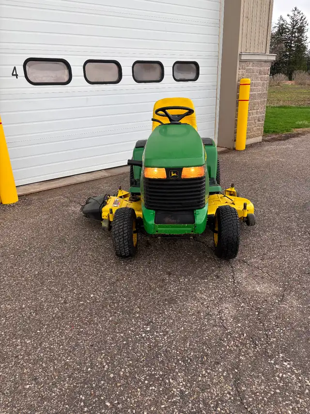 John Deere 345 Lawn Tractor - Photo 3