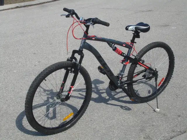 ADULT LARGE 27.5' CCM SAVAGE WITH 21SPD & FULL DUAL SUSPENSION! - Photo 2