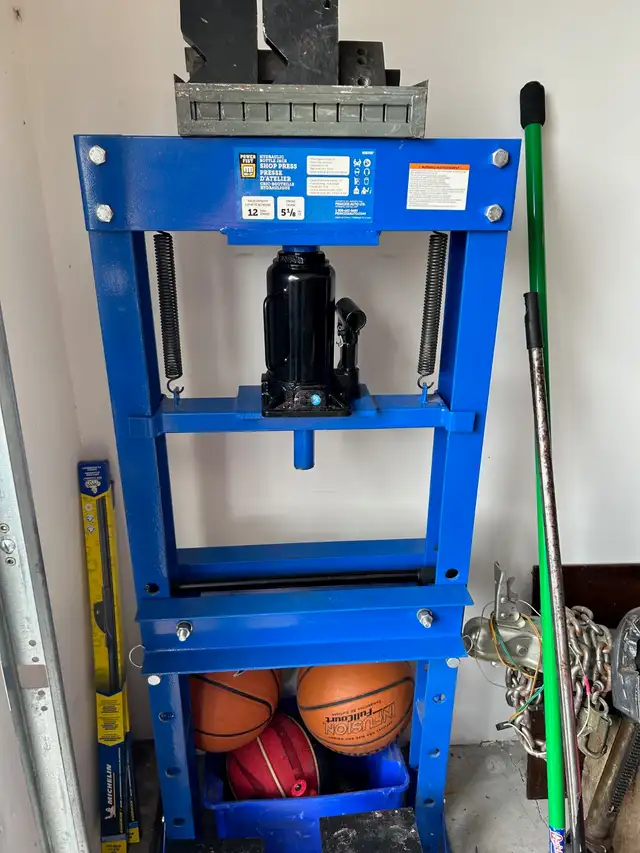 12 ton hydraulic press - used once - Photo 2