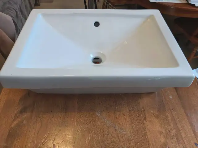 bathroom sink - Photo 3