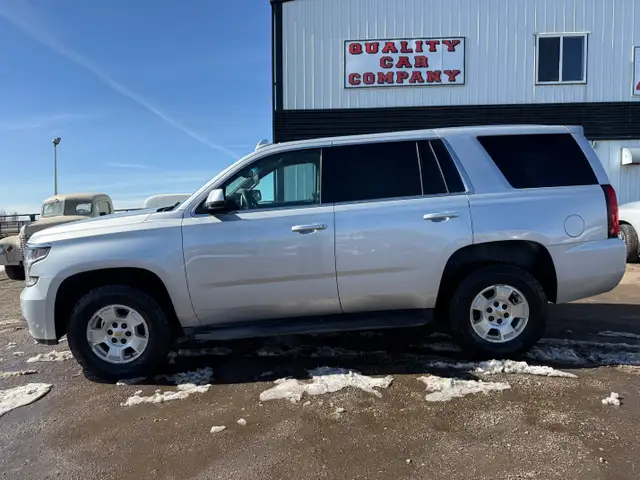 2016 Chevrolet Tahoe 5 passenger - 5.3 litre V8 - only 129775 km - Photo 2