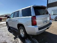 2016 Chevrolet Tahoe 5 passenger - 5.3 litre V8 - only 129775 km - Photo 3