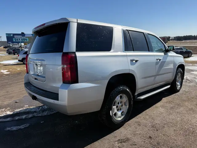 2016 Chevrolet Tahoe 5 passenger - 5.3 litre V8 - only 129775 km - Photo 4