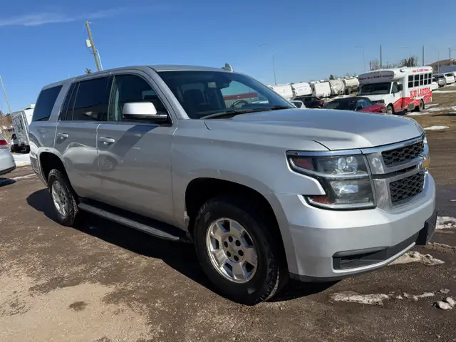 2016 Chevrolet Tahoe 5 passenger - 5.3 litre V8 - only 129775 km - Photo 6