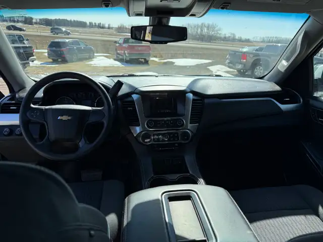 2016 Chevrolet Tahoe 5 passenger - 5.3 litre V8 - only 129775 km - Photo 9