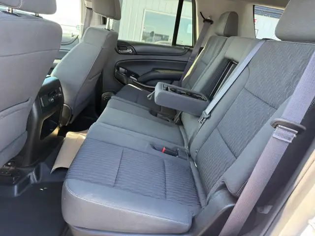 2016 Chevrolet Tahoe 5 passenger - 5.3 litre V8 - only 129775 km - Photo 10