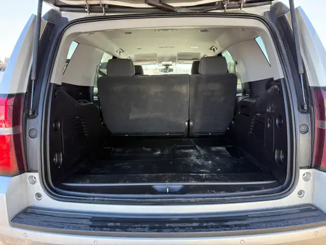 2016 Chevrolet Tahoe 5 passenger - 5.3 litre V8 - only 129775 km - Photo 11