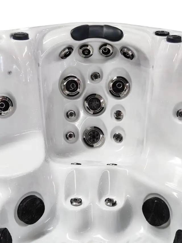 VEGA HOT TUB FOR SALE - Photo 3