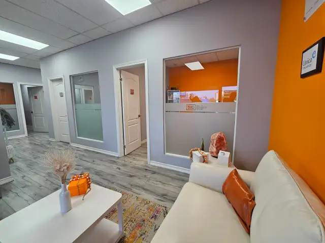 Ground Floor Office Space– 7 Private Rooms – Free Parking - Photo 3