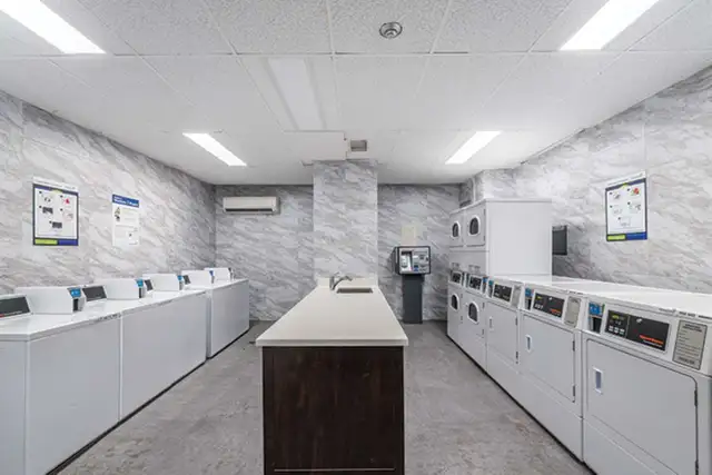 White Oaks Apartments - 2 Bedroom   Den - 1297 Marlborough Court - Photo 4