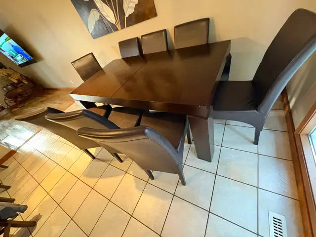 Kitchen table and 8 Chairs - Photo 2