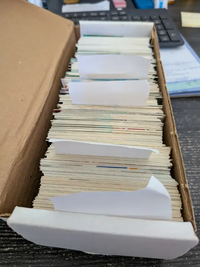 Box of 400 1993-96 Parkhurst Ice, Emerald, Gold hockey cards - Photo 2