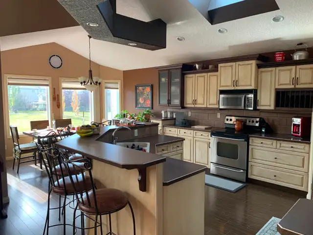 FURNISHED ROOM!! FREE INTERNET/UTILITIES! HOME GYM & SAUNA! - Photo 5