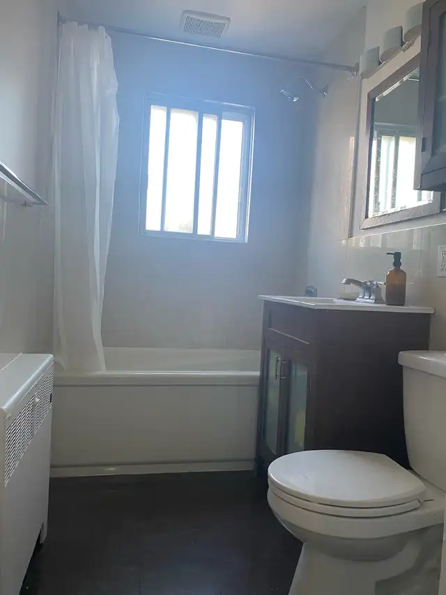 Heated 4 & 1/2 - Photo 7