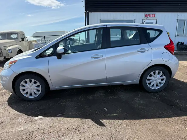 2014 Nissan Versa Note Auto - back up camera - low km's only 103 - Photo 2