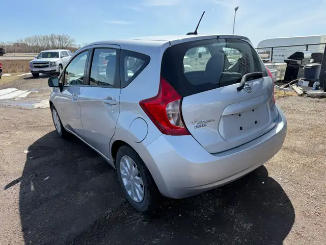 2014 Nissan Versa Note Auto - back up camera - low km's only 103 - Photo 3