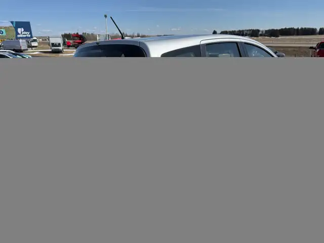 2014 Nissan Versa Note Auto - back up camera - low km's only 103 - Photo 4