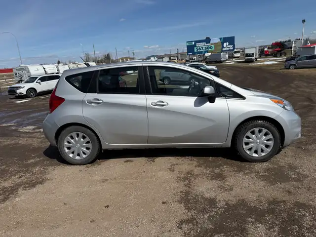 2014 Nissan Versa Note Auto - back up camera - low km's only 103 - Photo 5