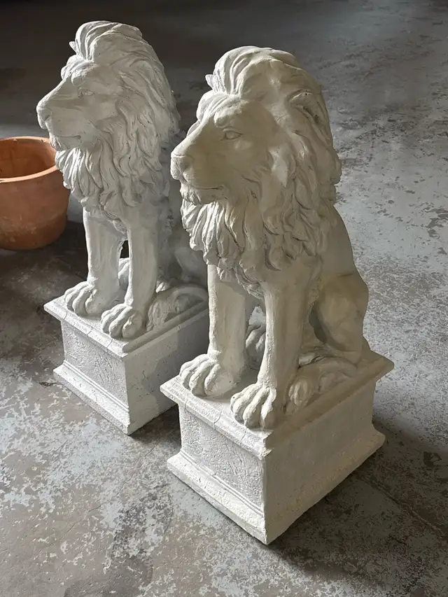 free Lions, large for outside driveway home - Photo 2