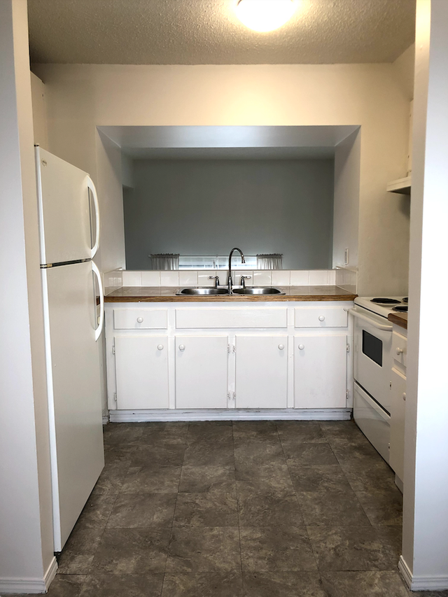 2 Bedroom Townhouse available in Marlborough - Close to LRT - Photo 4