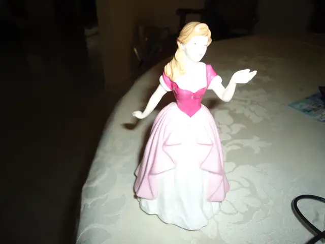 ROYAL DOULTON FIGURINE