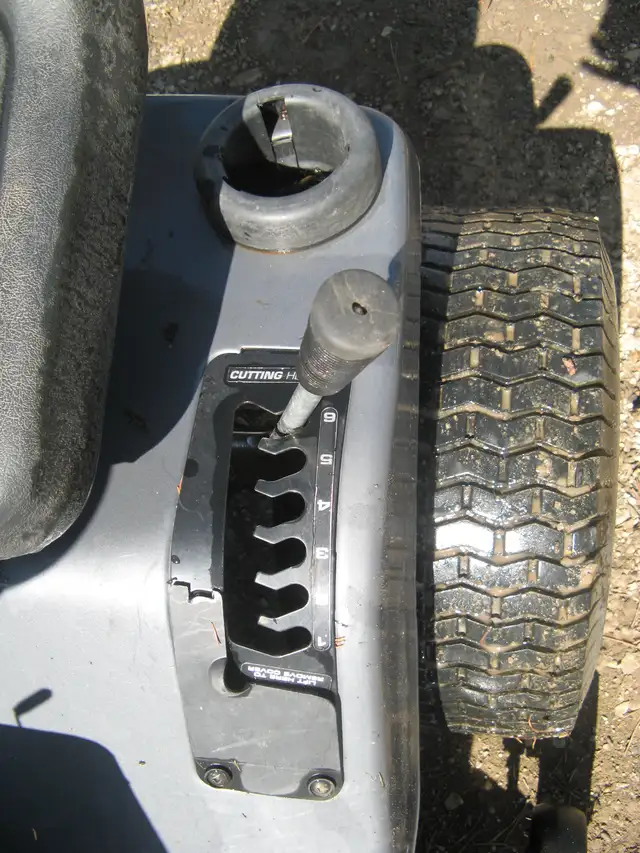 Lawn mower tractor - Photo 5