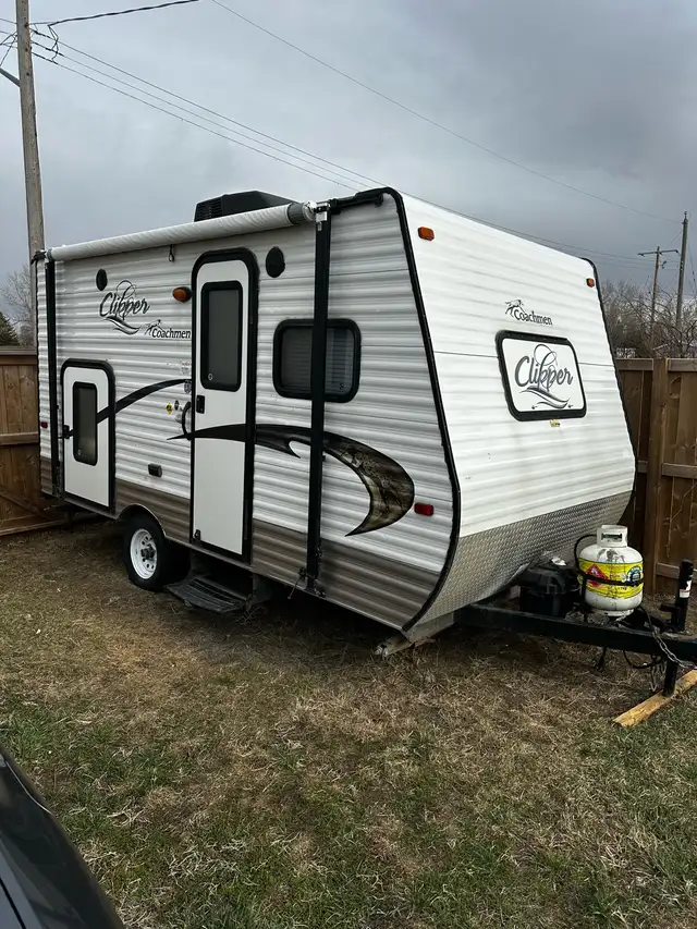 2013 14’ camper - Photo 2