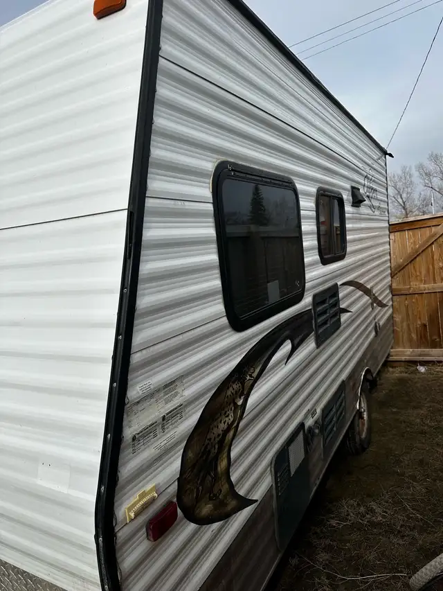 2013 14’ camper - Photo 3