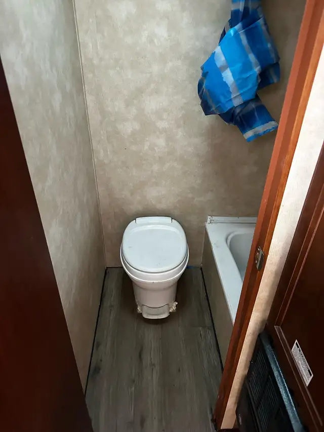 2013 14’ camper - Photo 7